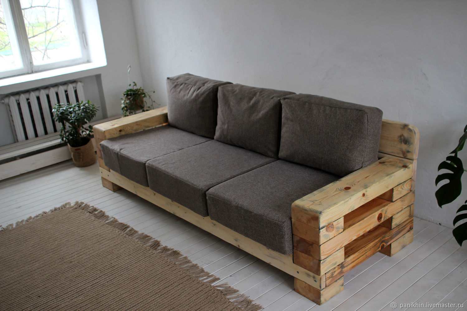 Диван из массива сосны