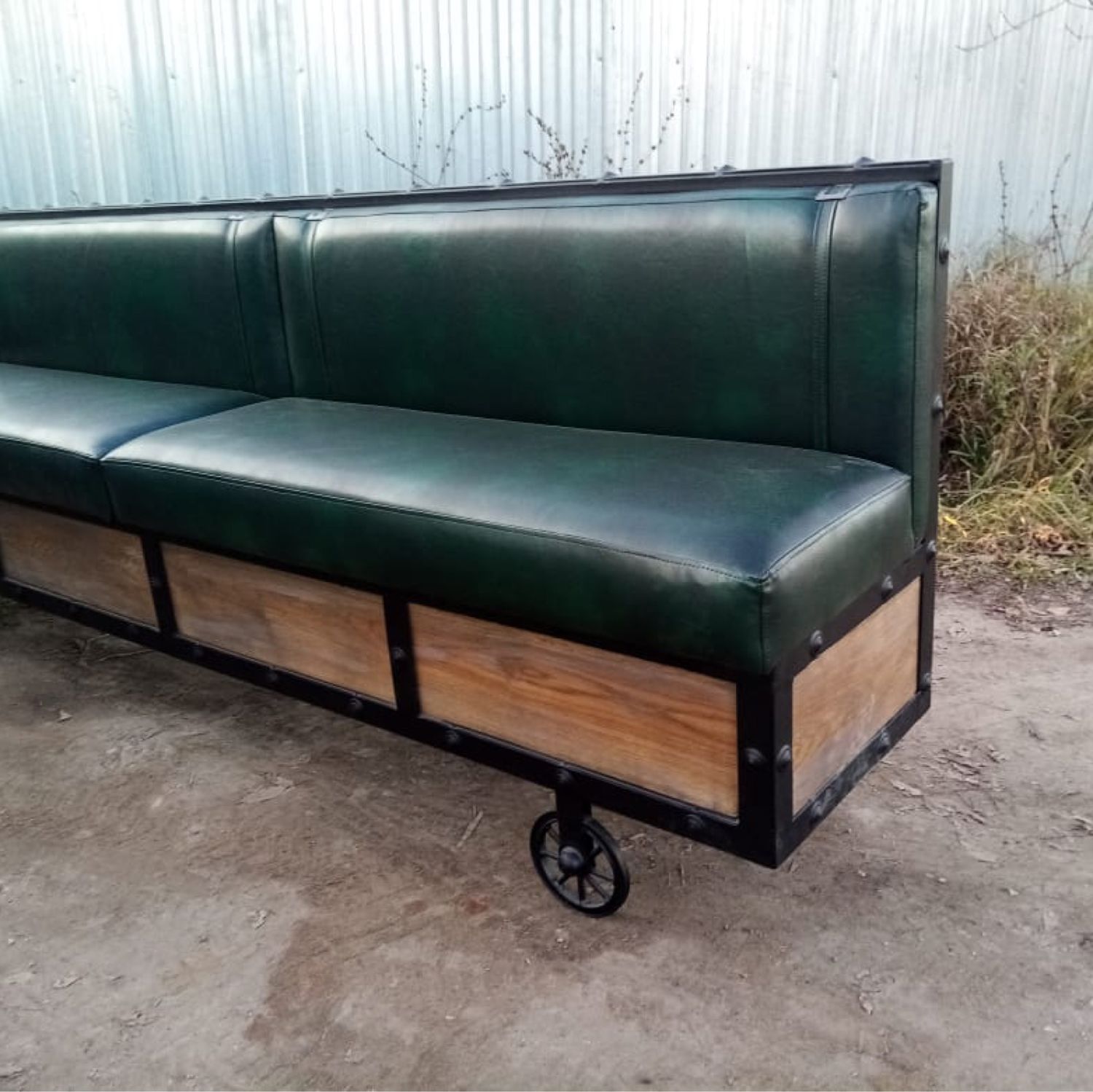 Диван в стиле лофт