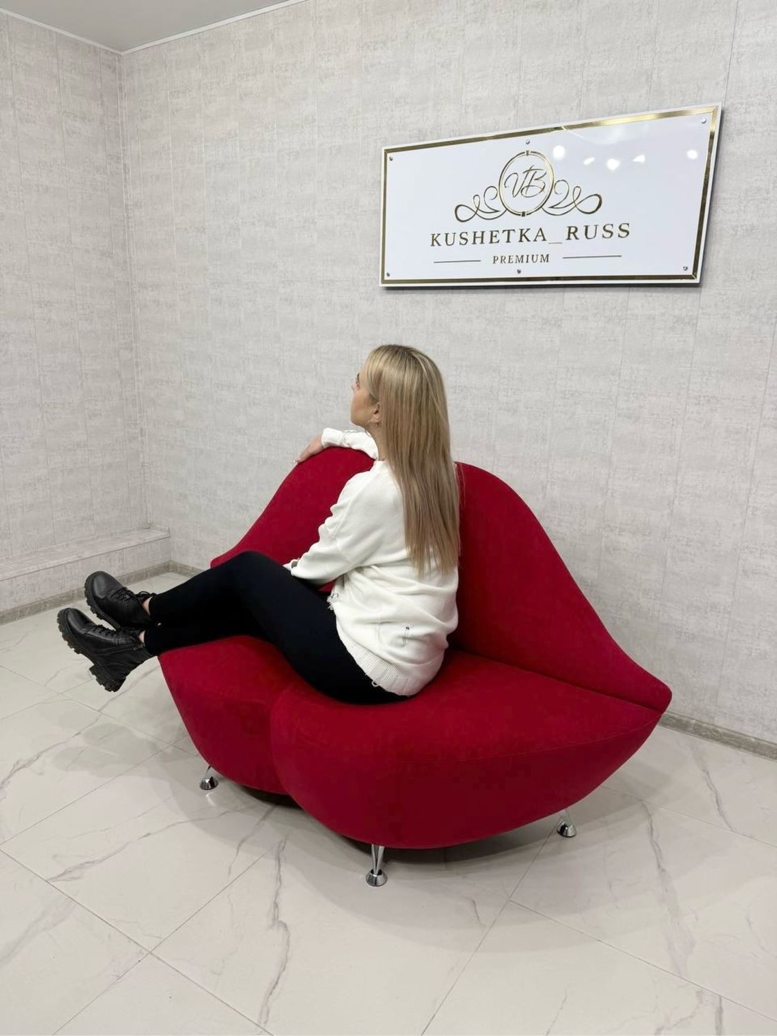 Диван губы 160 см