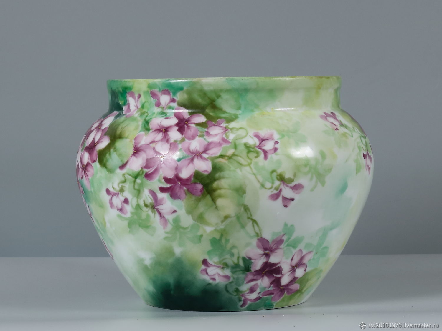 Старинное кашпо. France