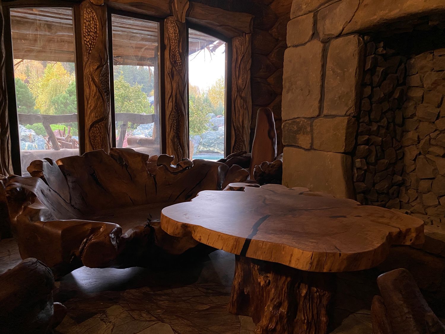 Диван из корня ореха