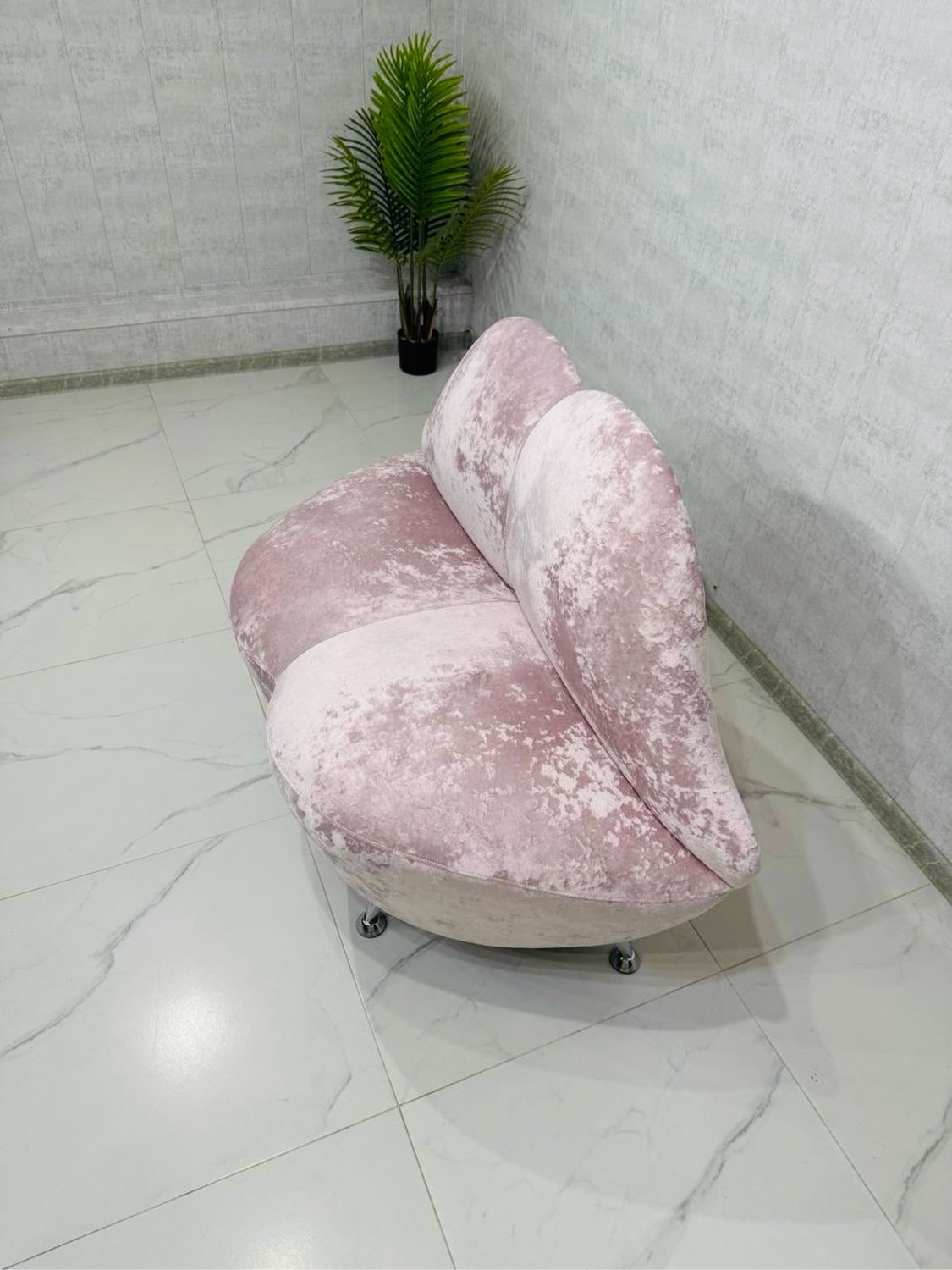 Диван мини губы 120 см