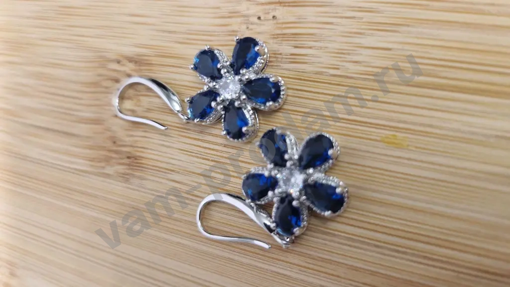 Серьги с кристаллами из серебра