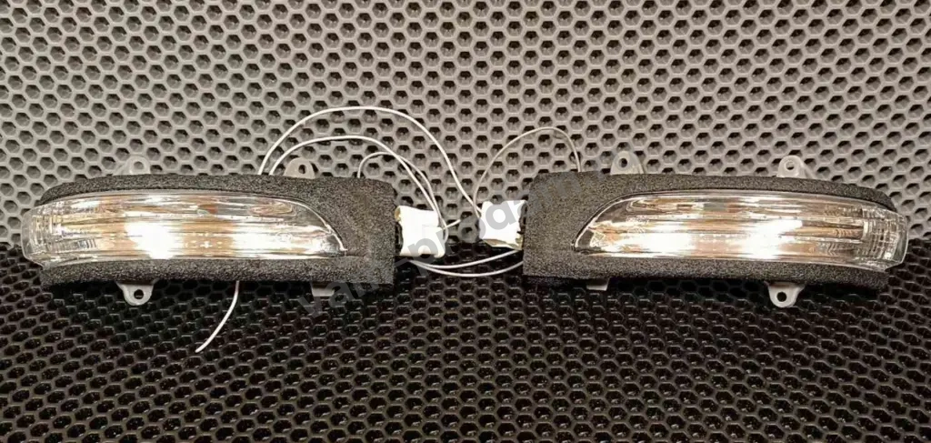 повторитель в зеркало Toyota land cruiser 200 , prado 150