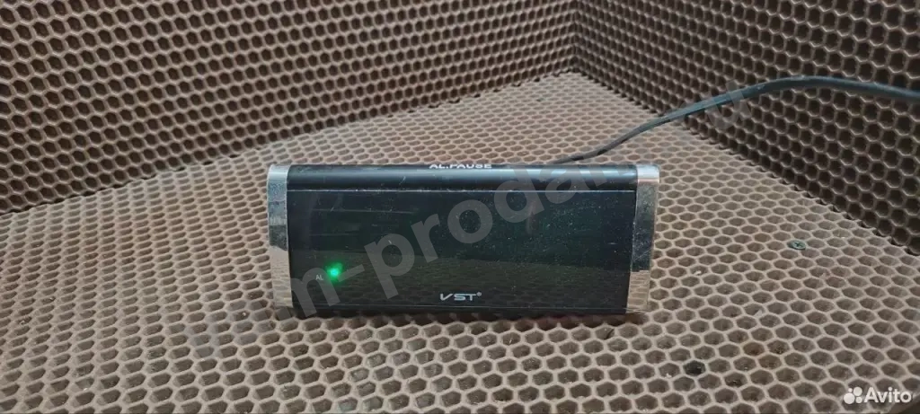 Часы настольные с будильником VST