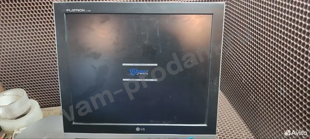 Монитор LG Flatron L1720P