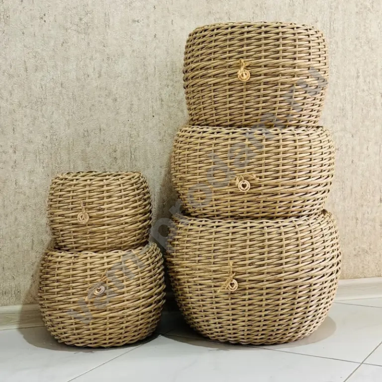 Кашпо из искусственного ротанга