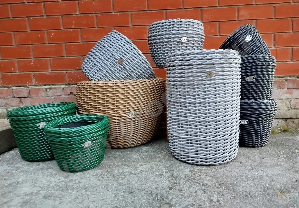 Кашпо из искусственного ротанга