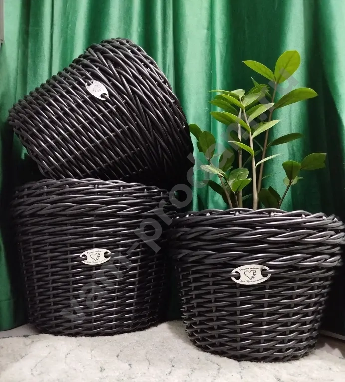 Кашпо из искусственного ротанга