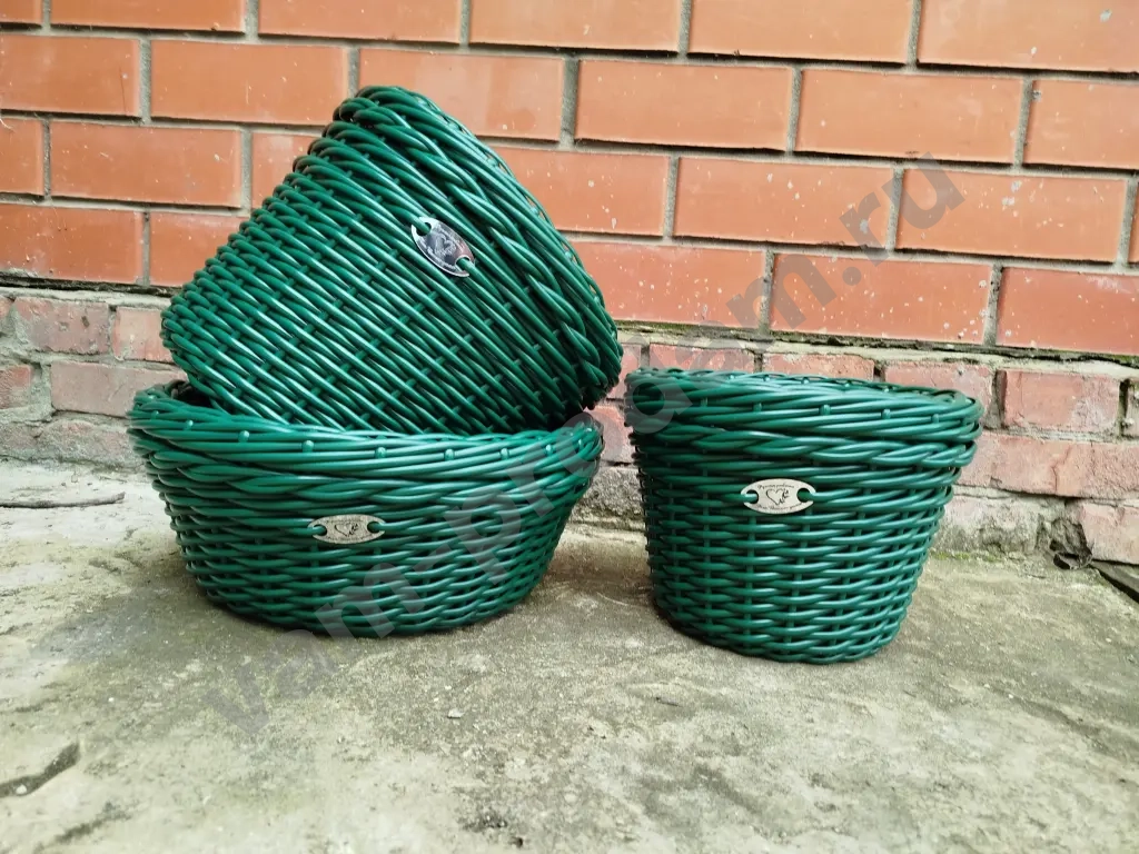 Кашпо из искусственного ротанга