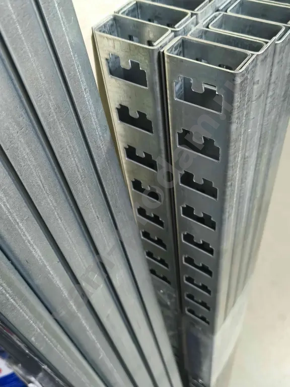 Настенный металлический стеллаж для гаража кладовки или пвз