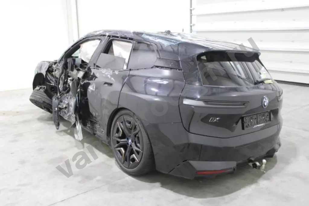 БМВ Ай икс в разбор