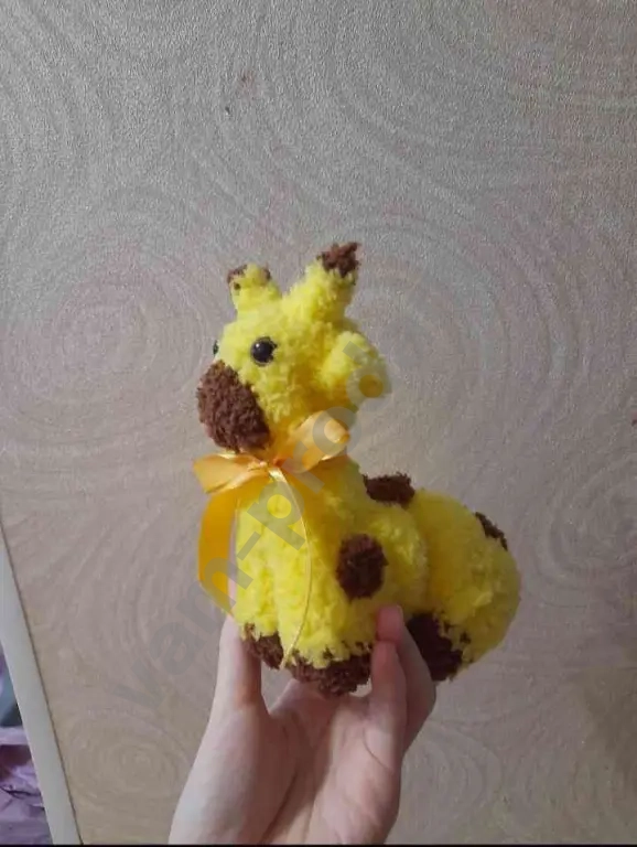 вязаная игрушка-жираф
