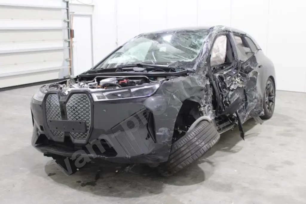 БМВ Ай икс в разбор