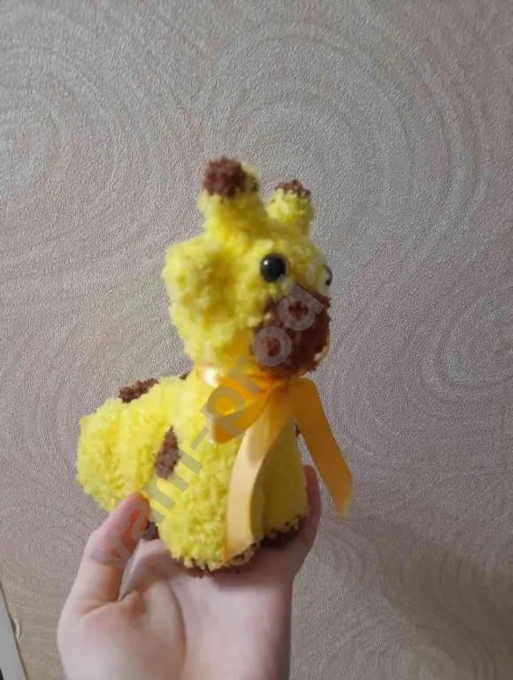 вязаная игрушка-жираф