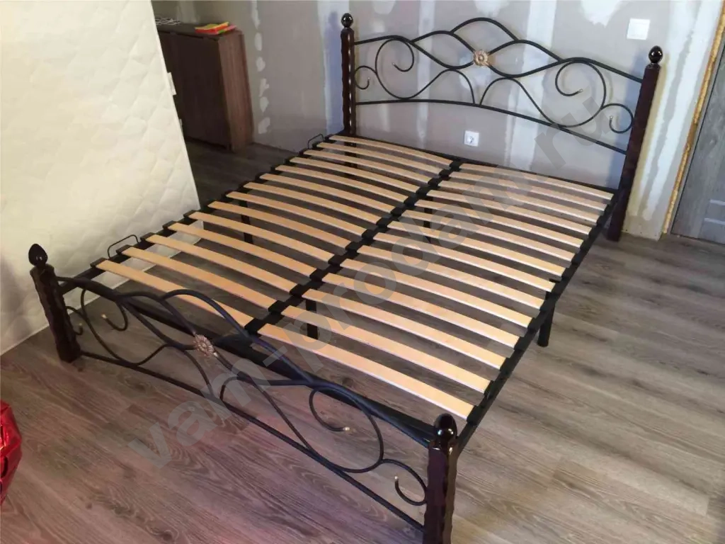 Кровать в Кованом стиле