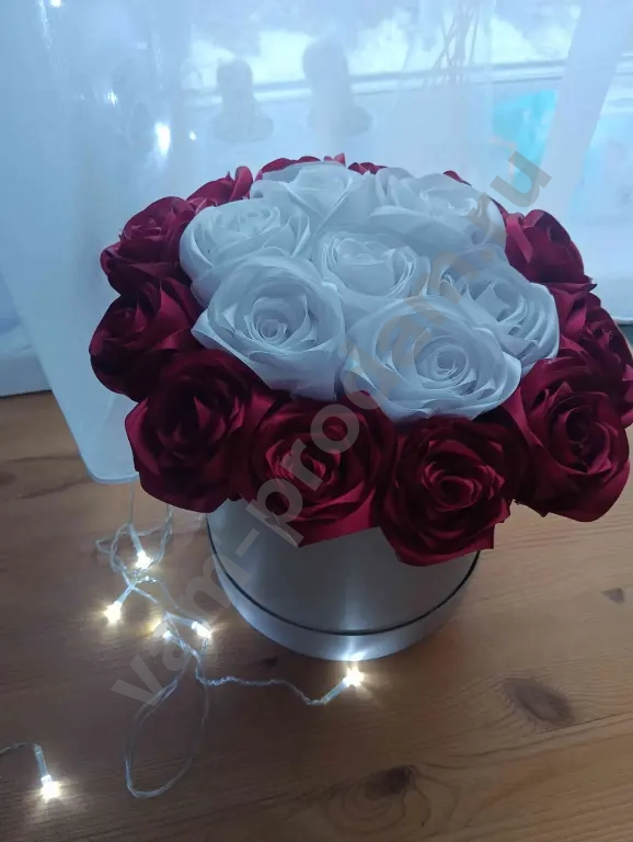 Букет из атласных лент в коробке