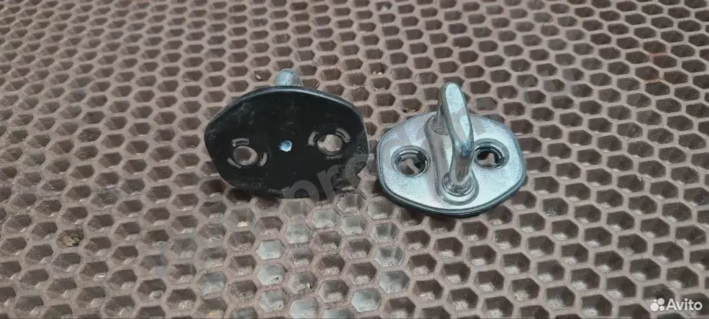 Ответная часть замка двери KIA sportage 4