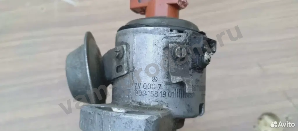 Распределитель зажигания (трамблер) 0031581901