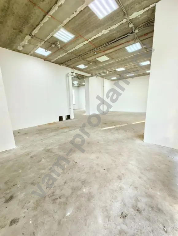 Помещение свободного назначения, 140 м², Собственник