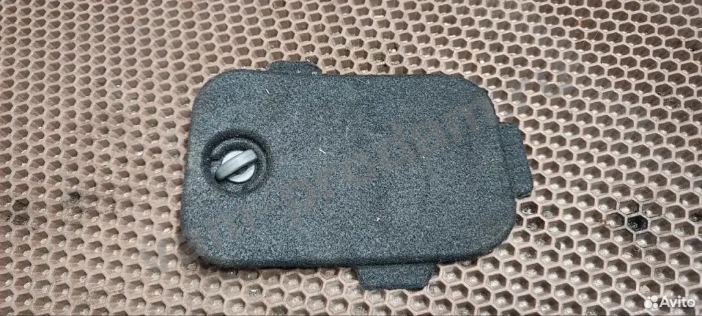 Заглушка обшивки багажника задняя правая Kia
