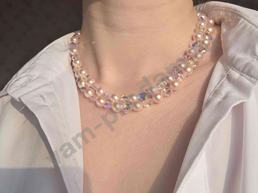 Нежное ожерелье из жемчуга и хрусталя