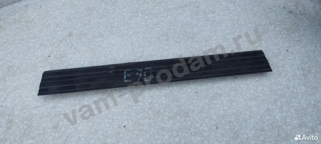 Накладки на пороги на BMW E30