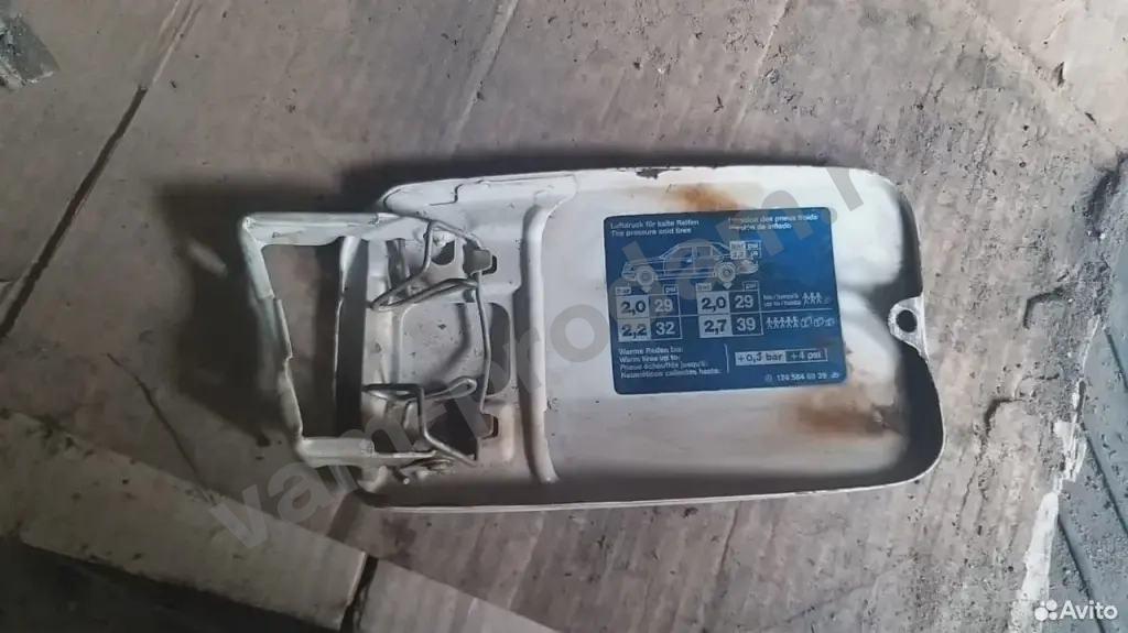 Лючок бензобака Mercedes-Benz E-Class W124 M111