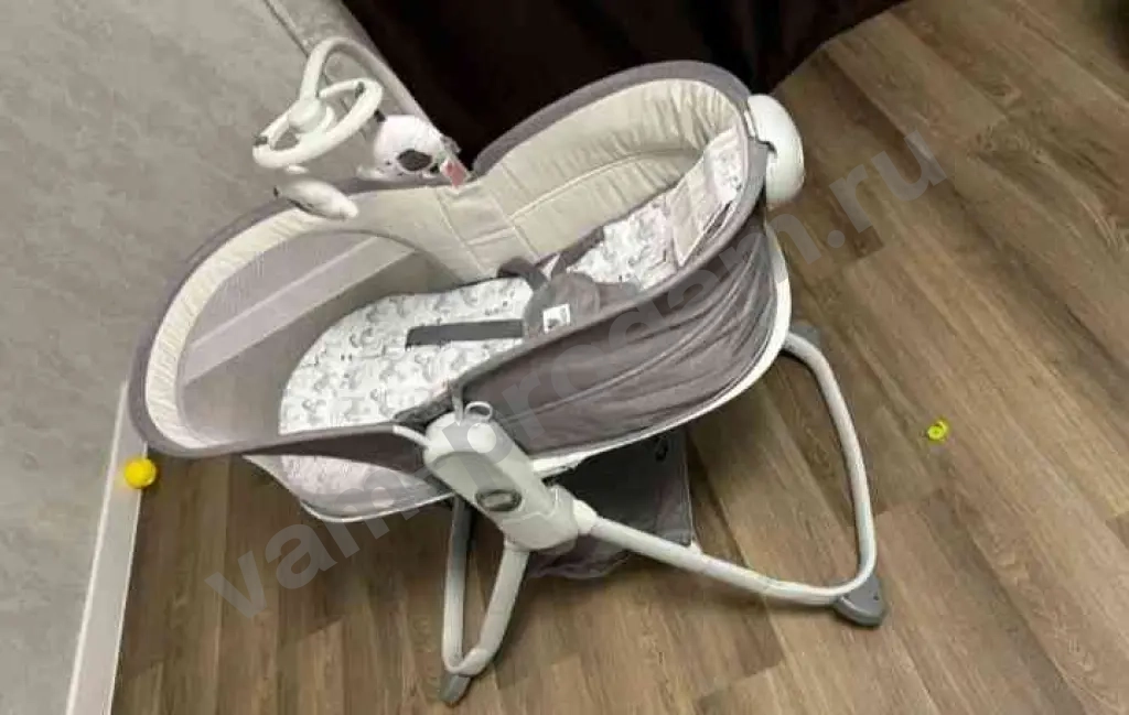 Люлька-кроватка с рождения и месяцев до 7 примерно.