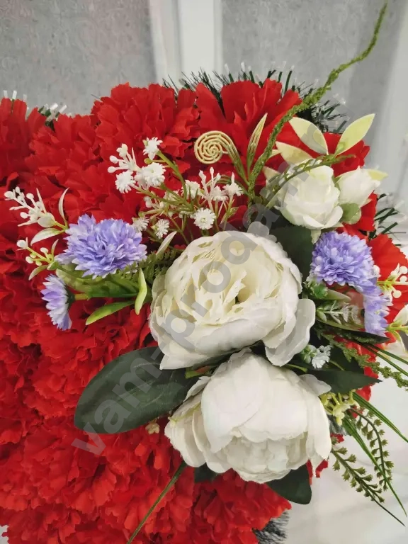 Венок ритуальный сердце