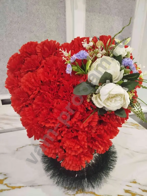 Венок ритуальный сердце