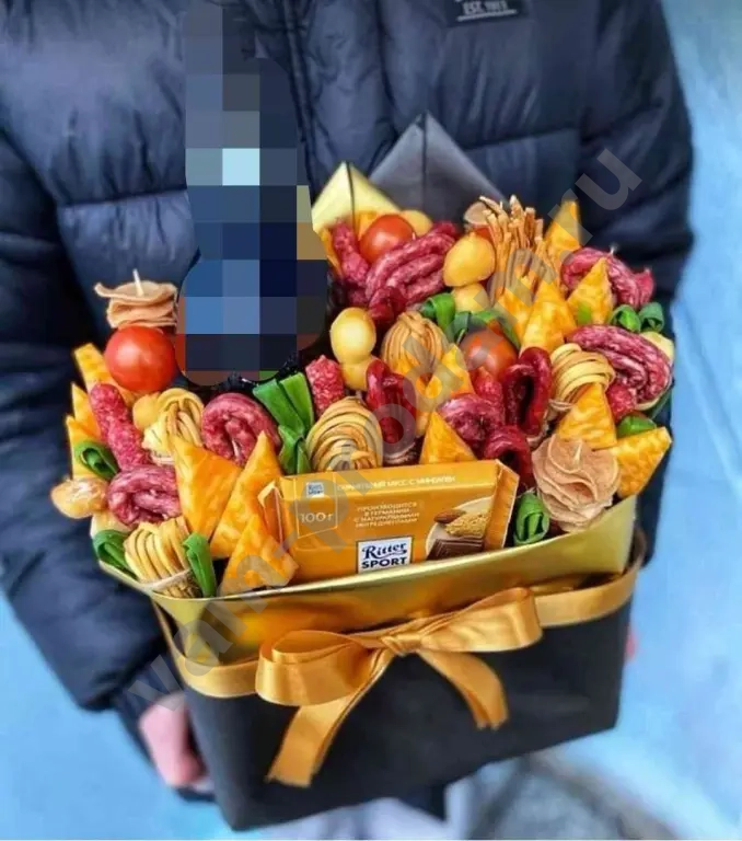 Мужские букеты с колбасой, раками