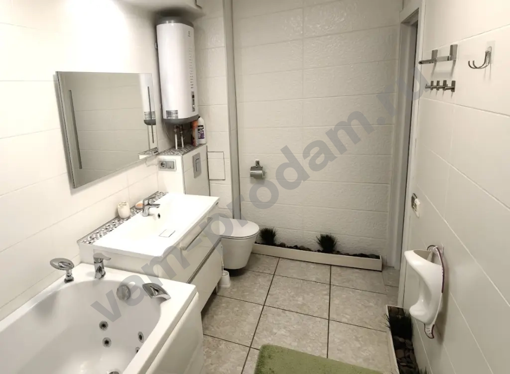 3-к. квартира, 85.4 м², 5/9 эт.