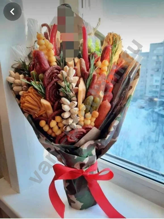 Мужские букеты с колбасой, раками