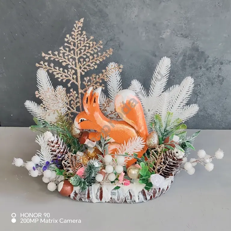 Зимняя конкурсная поделка “Белка в снегу” на спиле дерева | Для садика и школы | Премиум декор