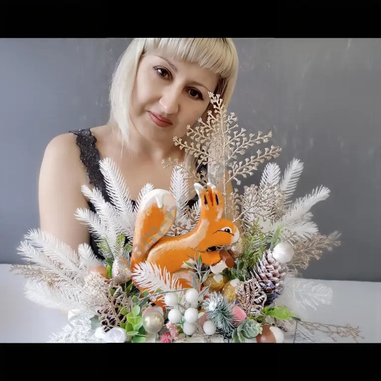 Зимняя конкурсная поделка “Белка в снегу” на спиле дерева | Для садика и школы | Премиум декор