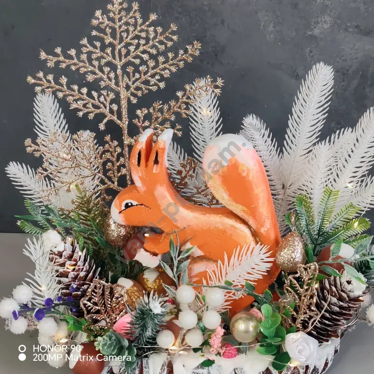 Зимняя конкурсная поделка “Белка в снегу” на спиле дерева | Для садика и школы | Премиум декор