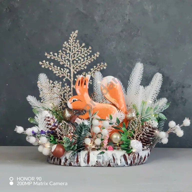 Зимняя конкурсная поделка “Белка в снегу” на спиле дерева | Для садика и школы | Премиум декор