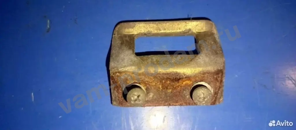 Фиксатор крышки бардачка бмв е12