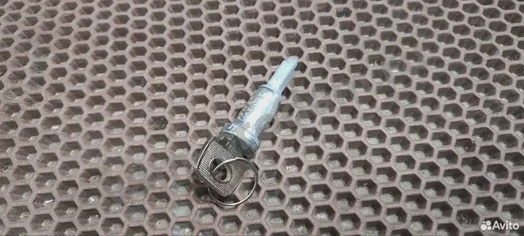 Личина замка с ключём, брак