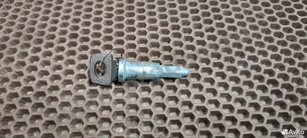 Личина замка с ключём, брак