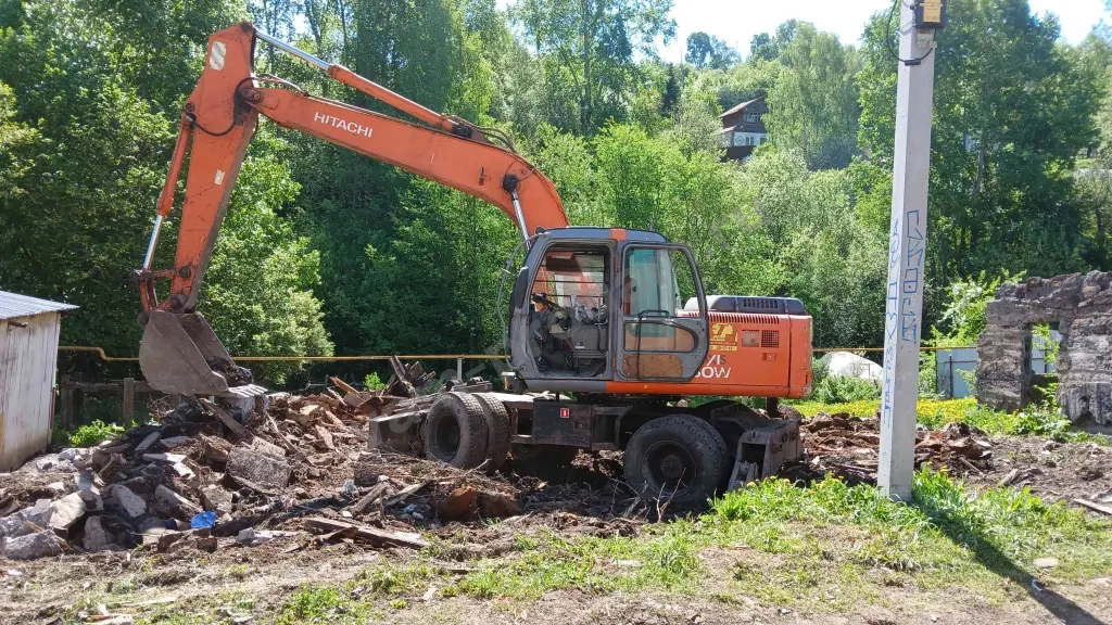 самосвалы и экскаваторы
