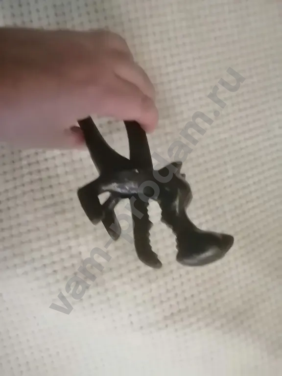 орехокол в виде волка