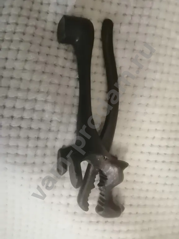 орехокол в виде волка