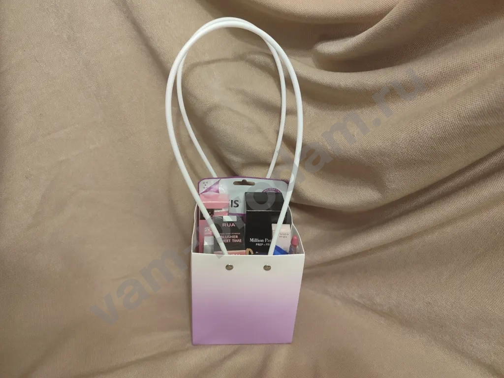 Косметика новая в подарочной сумке
