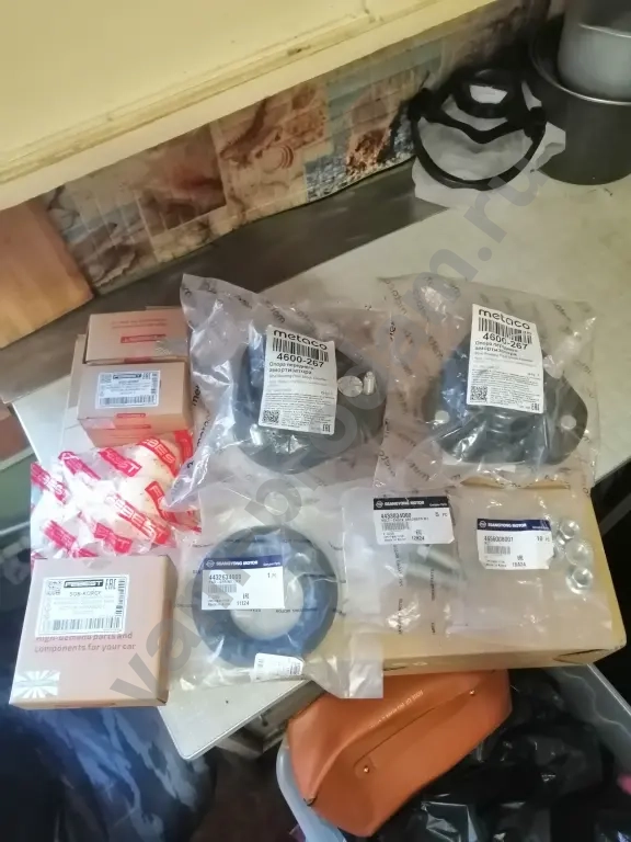 Ссаннёнг Актион запчасти(перед стойка амортизатор).