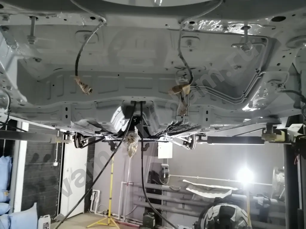 Антикоррозийная обработка кузова автомобиля.