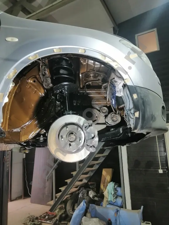 Антикоррозийная обработка кузова автомобиля.