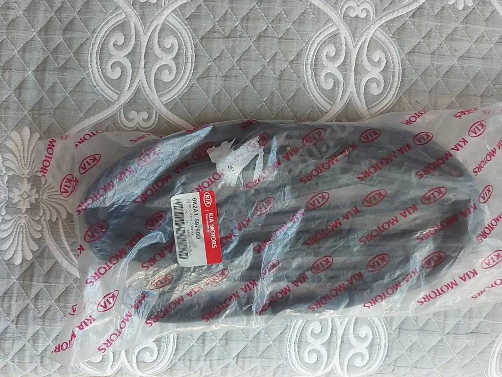 Уплотнение передней левой двери OK2A1 59760D