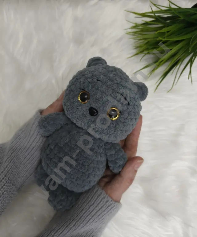 Вязаная игрушка ручной работы "Котик Басик"